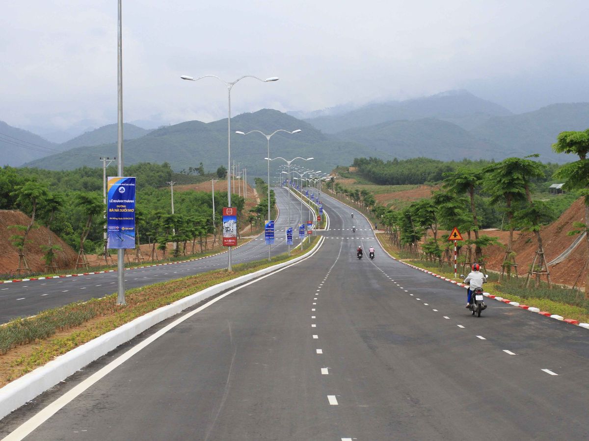 Cung đường đến Suối Mơ Đà Nẵng khá thuận tiện để du khách di chuyển.