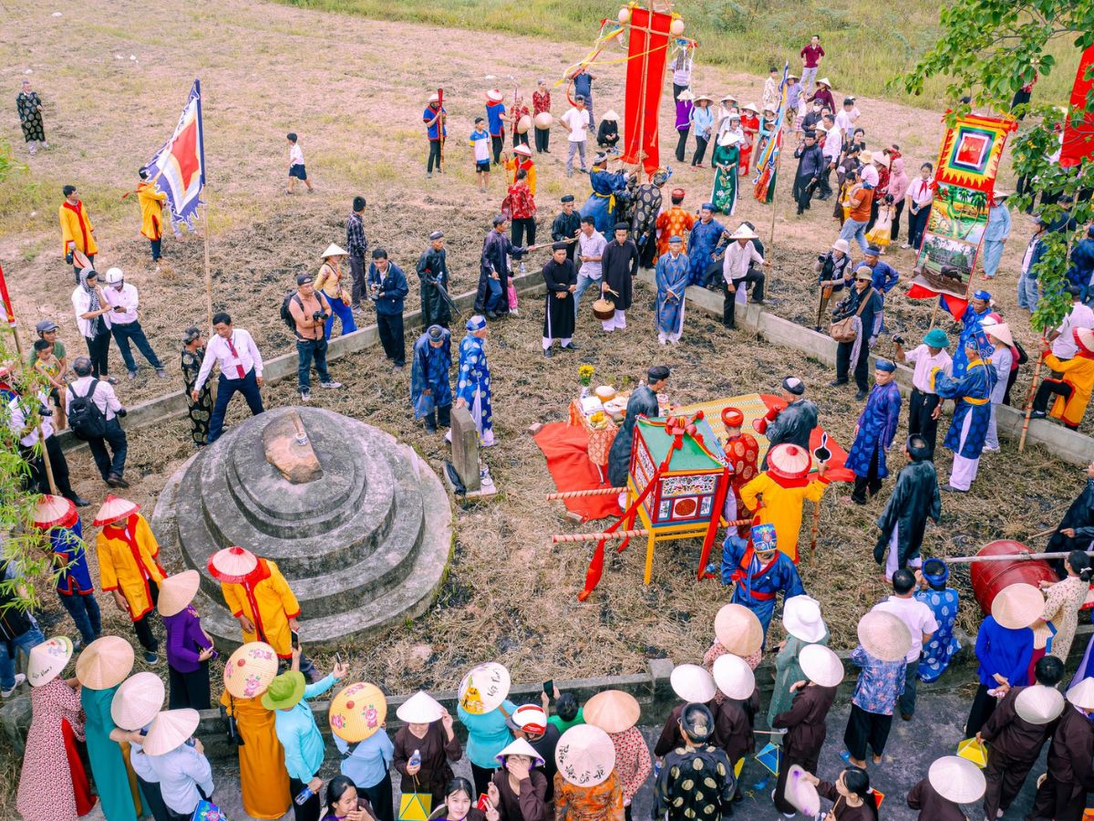 Lễ hội Mục Đồng ở làng cổ Phong Nam thu hút đông đảo người dân và du khách tham gia.