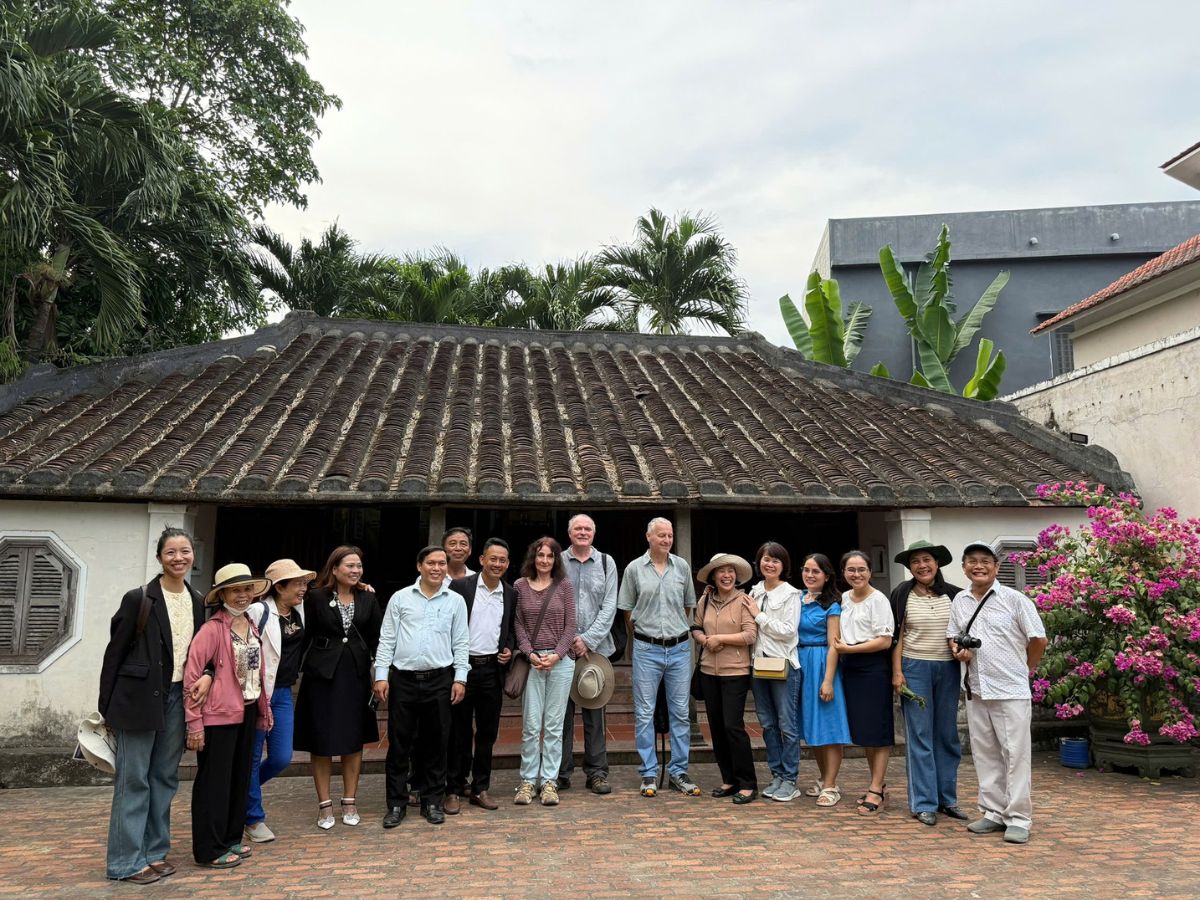Du khách đến làng cổ Phong Nam nên giữ thái độ tôn trọng, lịch sự và hòa nhã khi trải nghiệm văn hóa địa phương.