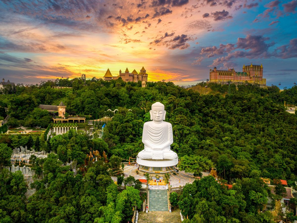 Du khách không nên bỏ lỡ các địa điểm du lịch tâm linh khi đến Đà Nẵng.