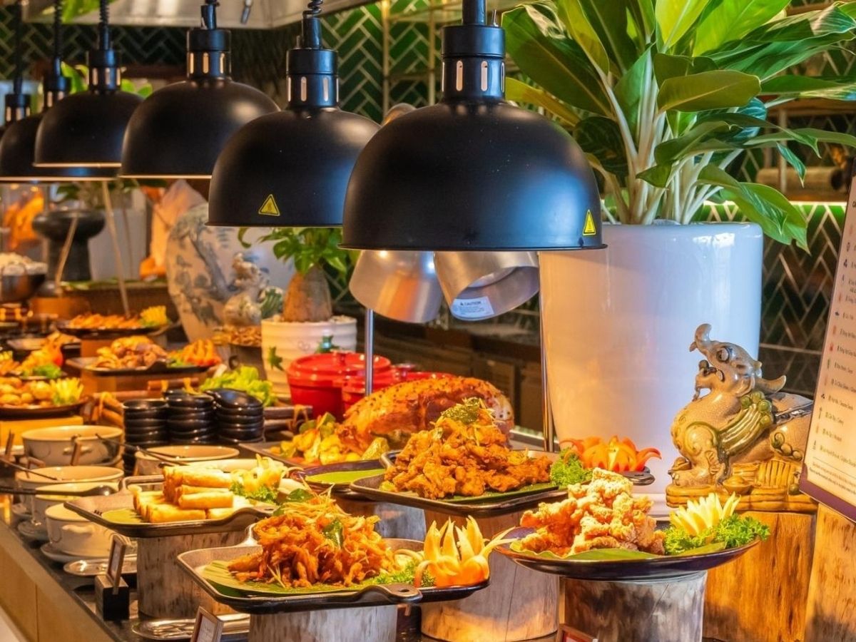 Sun World tại Bà Nà Hills cung cấp đa dạng lựa chọn buffet và các set menu ẩm thực phong phú từ Á đến Âu.
