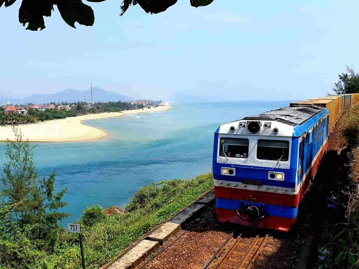 Tàu hỏa đi Đà Nẵng thường được những người thích khám phá, yêu du lịch chậm, đam mê chụp ảnh và trải nghiệm thực sự yêu thích.