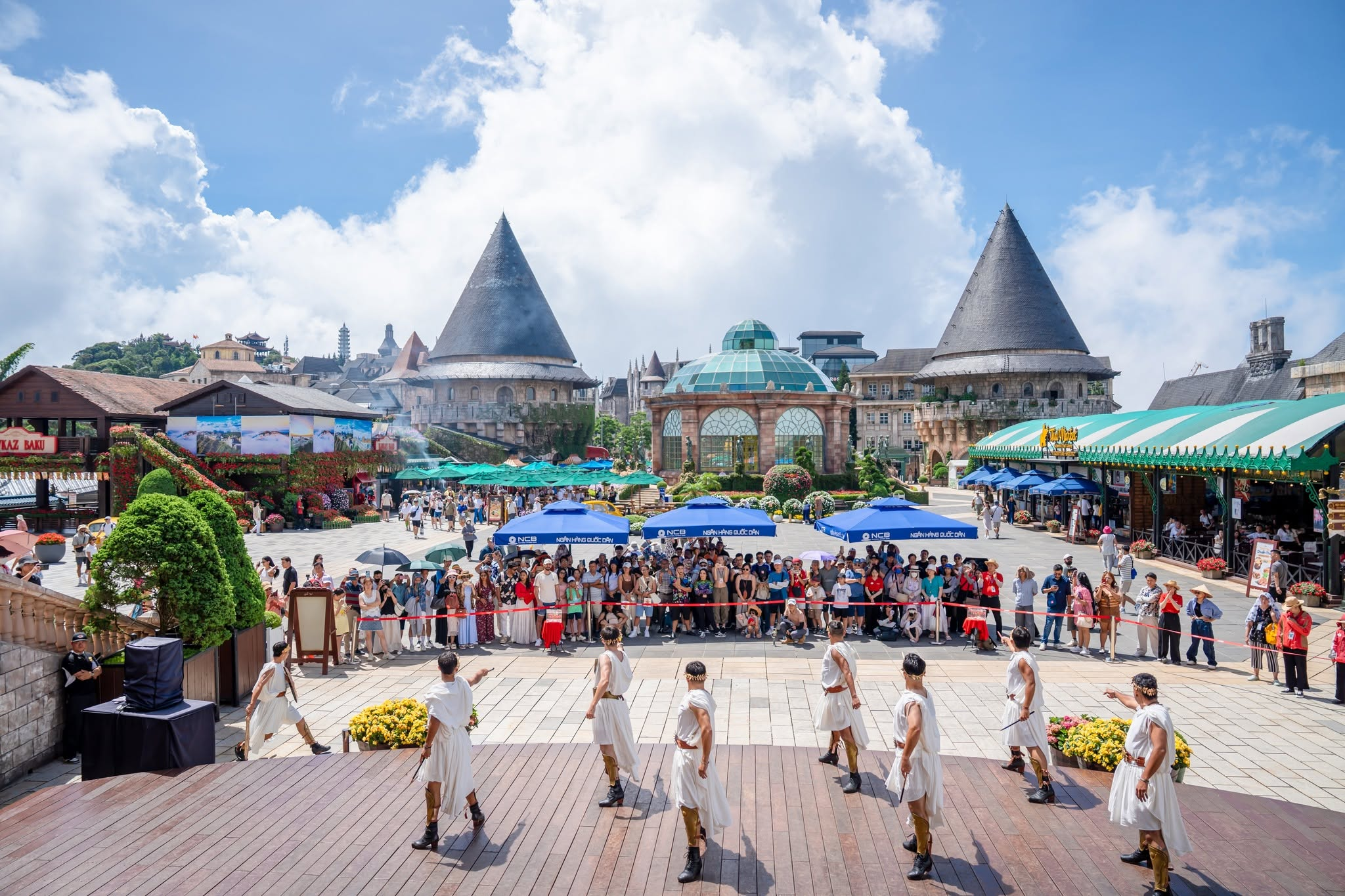 Các lễ hội diễn ra xuyên suốt năm mang đến không khí sôi động cho Ba Na Hills