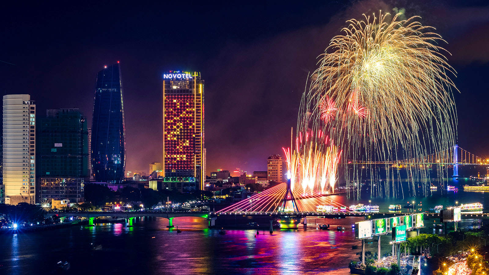 Novotel Danang Premier Han River sở hữu vị trí thuận tiện để thưởng thức pháo hoa DIFF. (Nguồn: Sưu tầm)