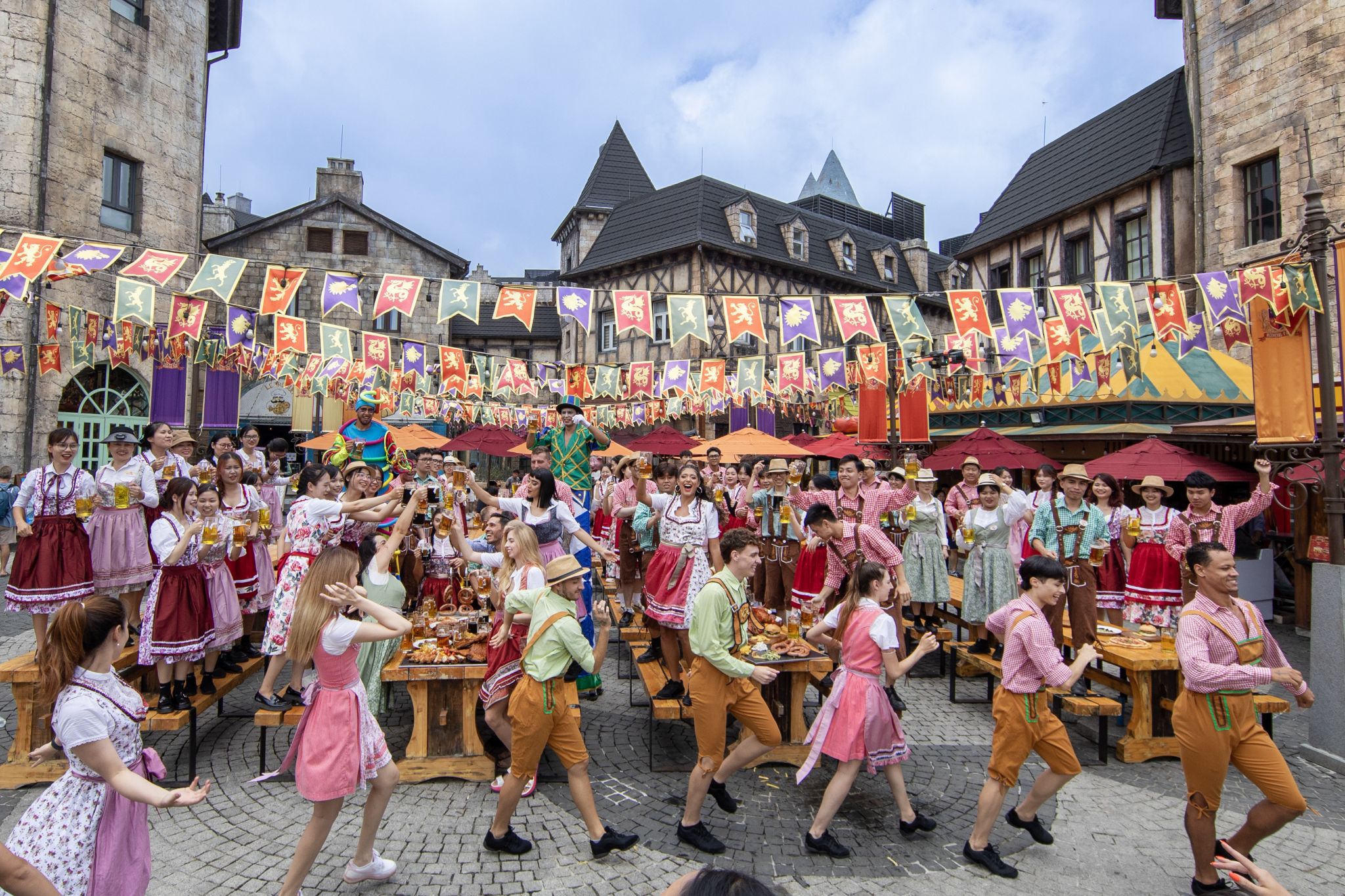 DIFF, Ba Na Hills, Cầu Vàng cùng nhiều sự kiện lễ hội khác của Đà Nẵng đã giúp thành phố Đà Nẵng thu hút du khách quanh năm