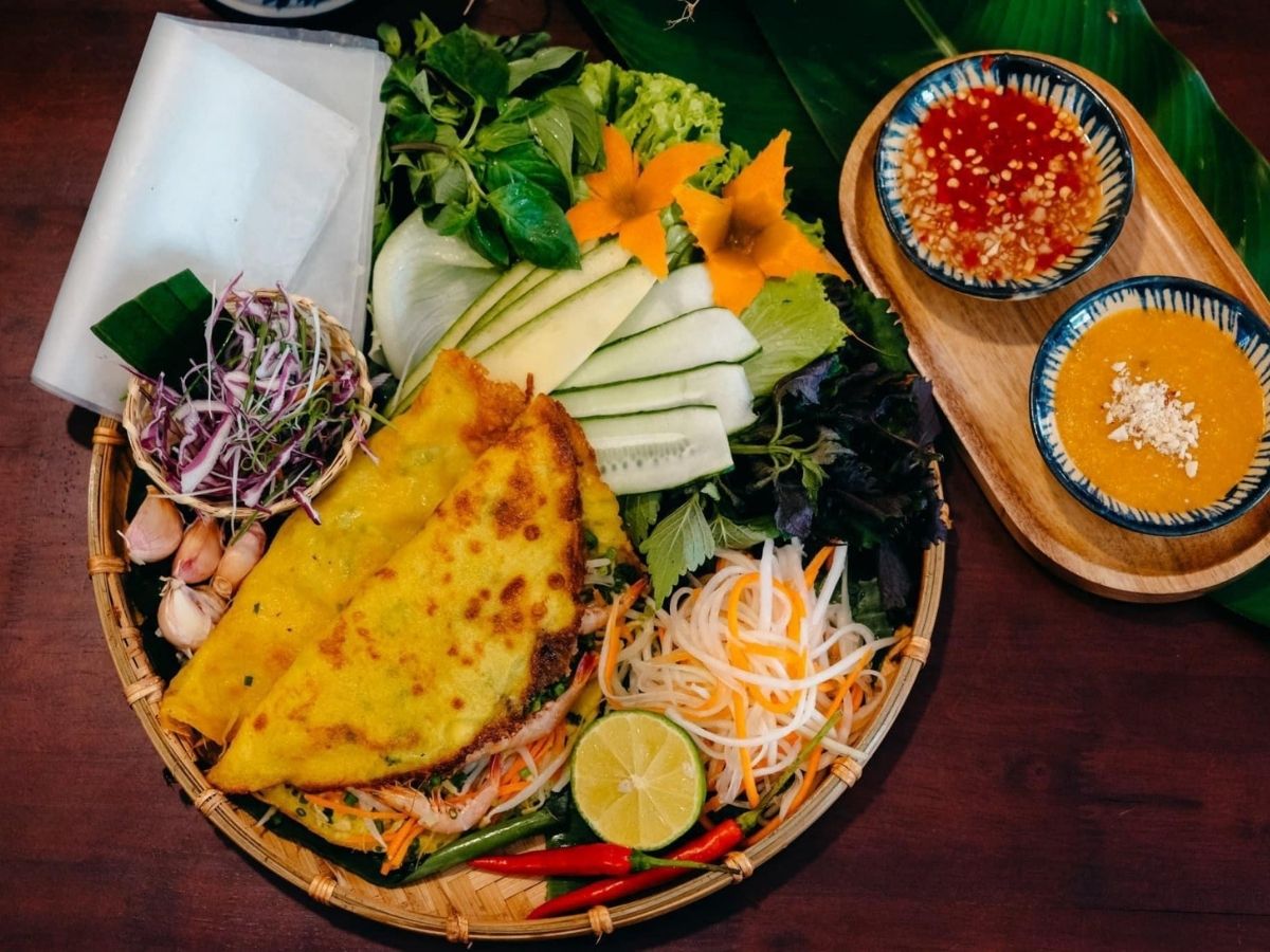 rau-an-kem-da-dang-voi-xa-lach-hung-que-diep-ca-xoai-xanh-dua-leo-thai-soi