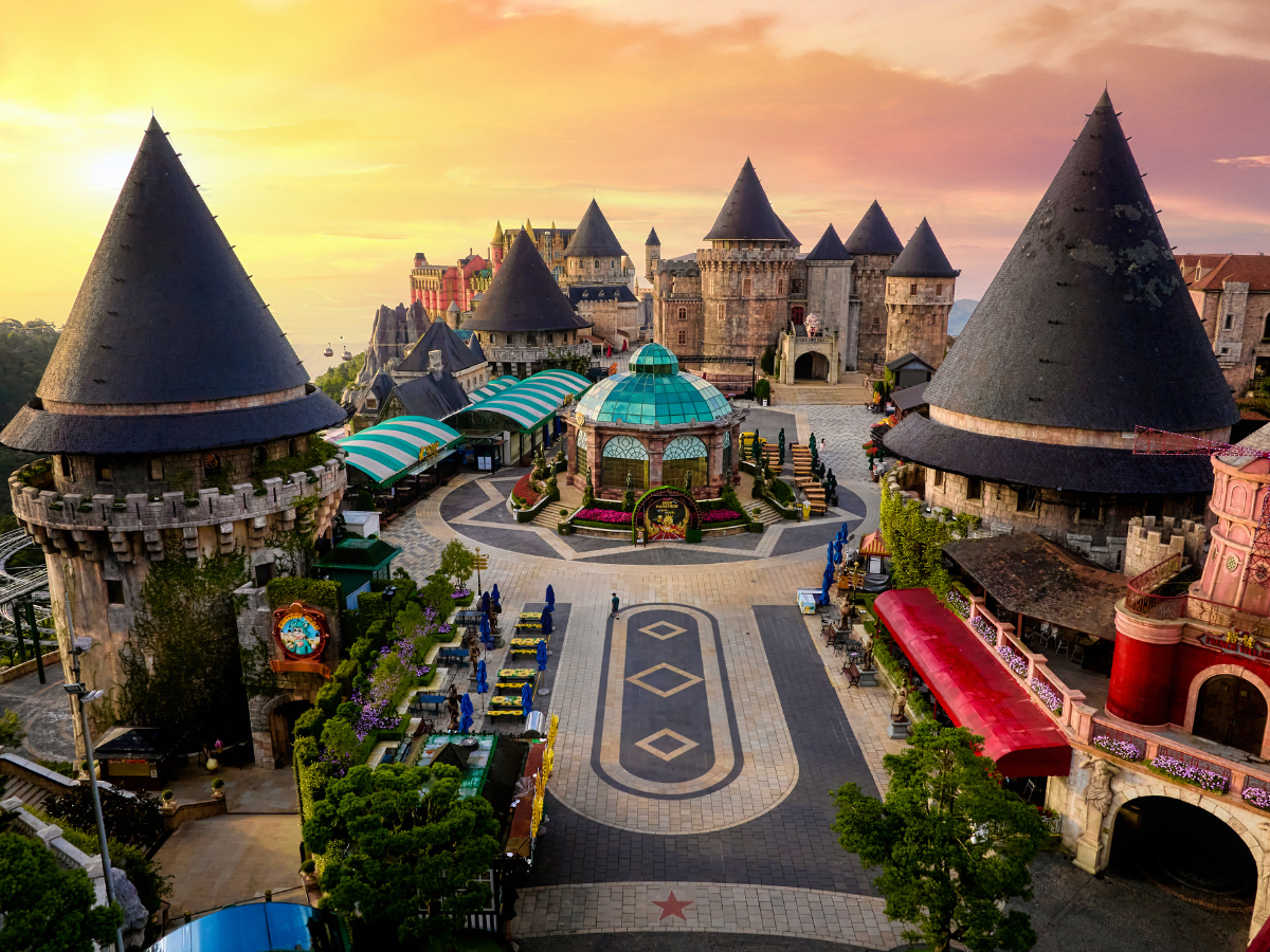 Quảng trường hội tụ với kiến trúc nổi bật tại Sun World Ba Na Hills Quảng trường hội tụ với kiến trúc nổi bật tại Sun World Ba Na Hills