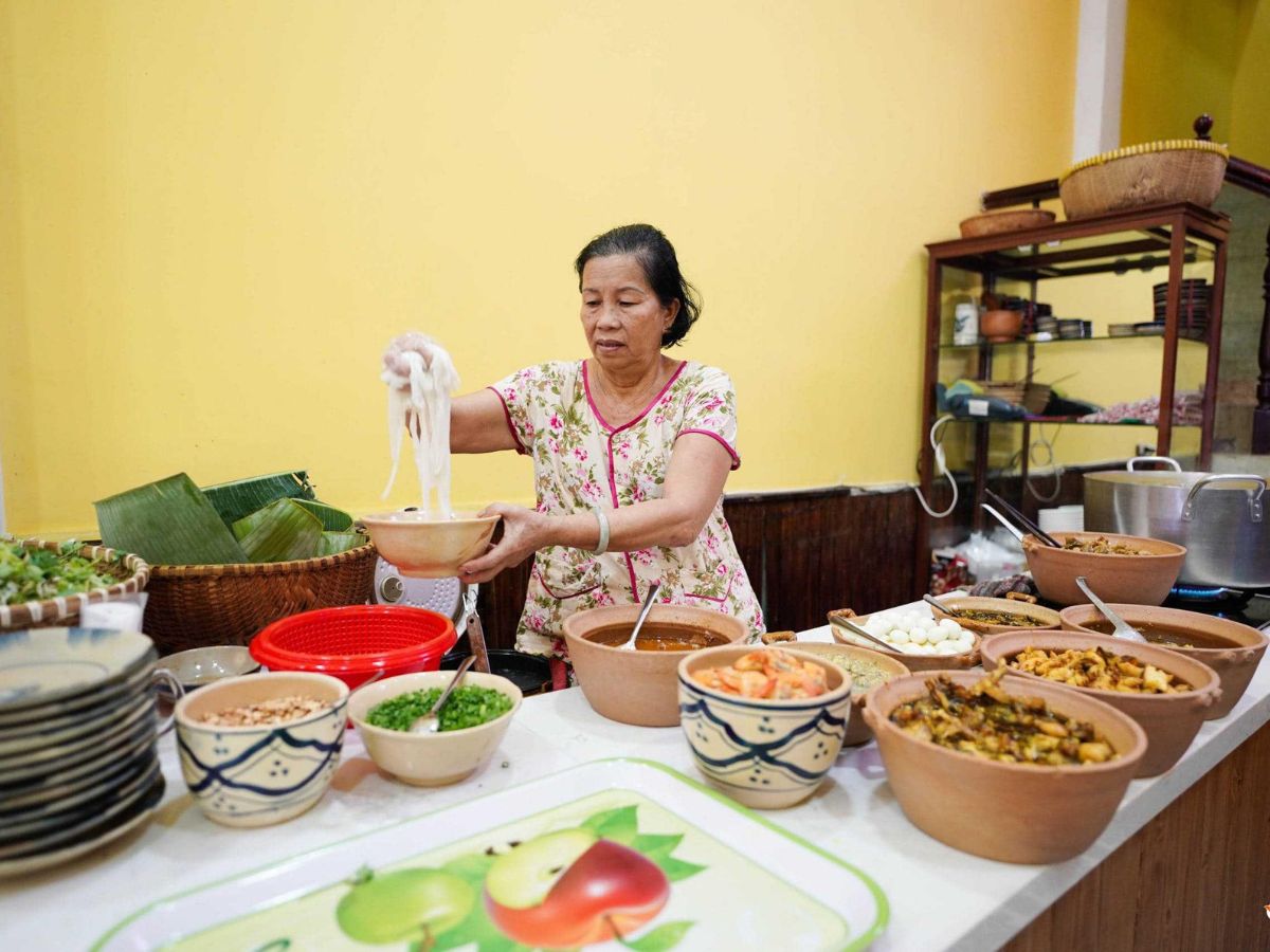 Mì Quảng Bà Mua được nhiều du khách yêu thích Mì Quảng Bà Mua được nhiều du khách yêu thích