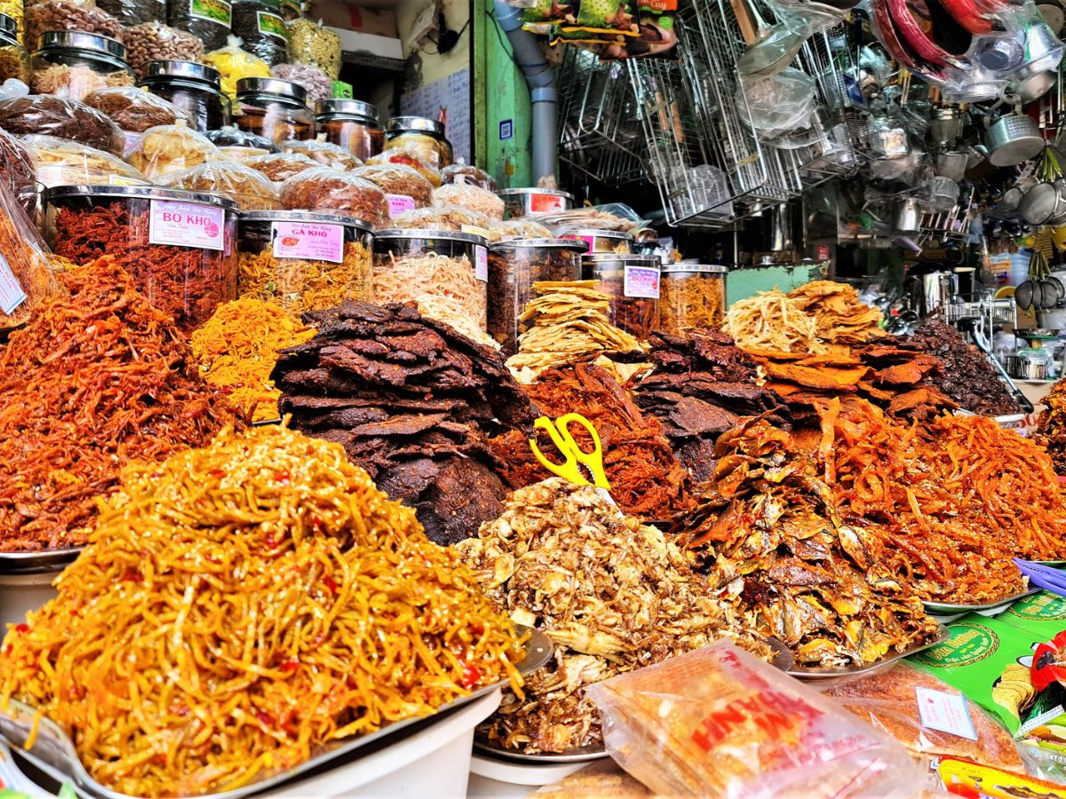 Mực rim me và những món khô làm quà