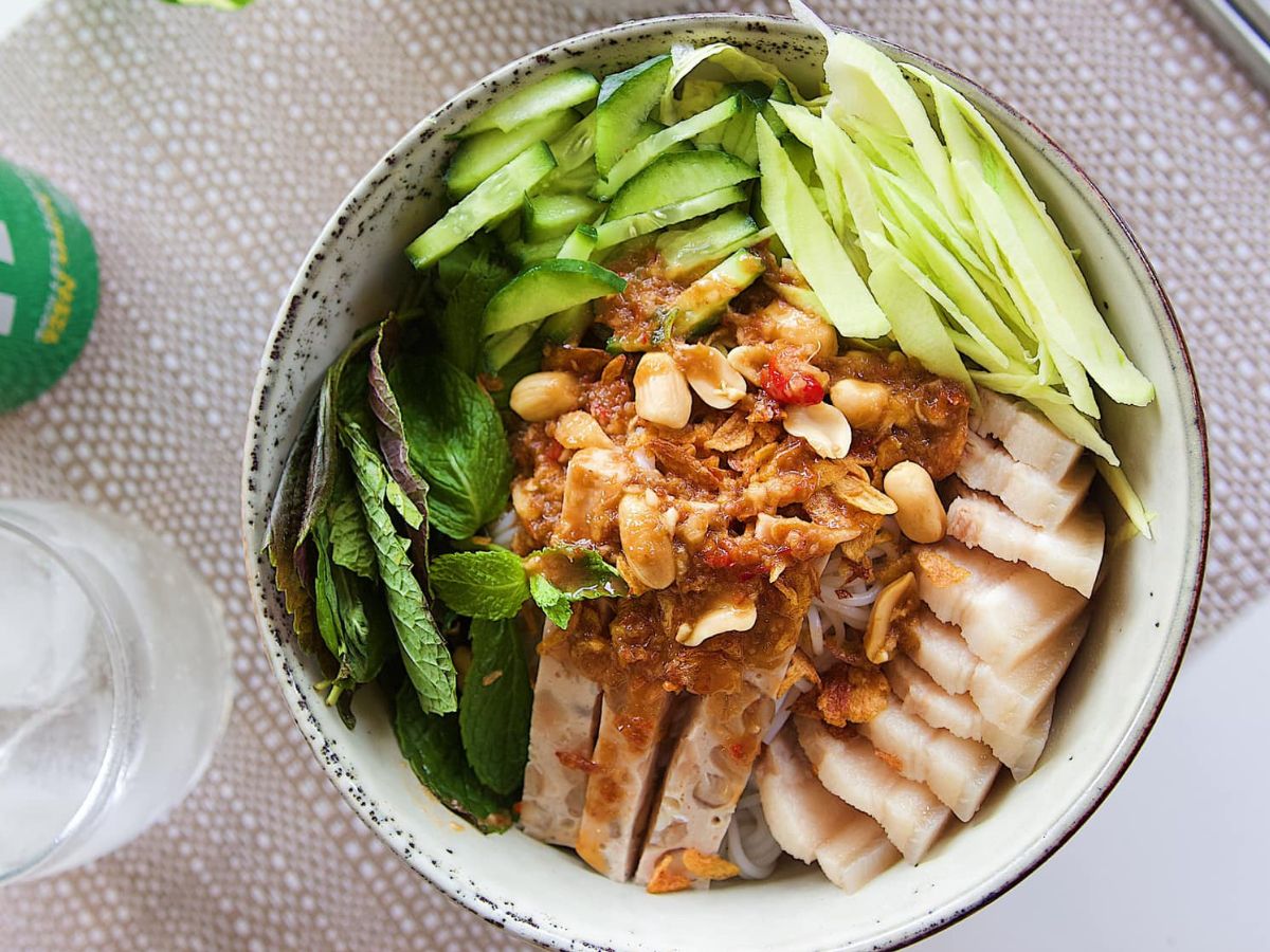 Tô bún mắm nêm Đà Nẵng bình dân với vị ngon khó cưỡng Tô bún mắm nêm Đà Nẵng bình dân với vị ngon khó cưỡng