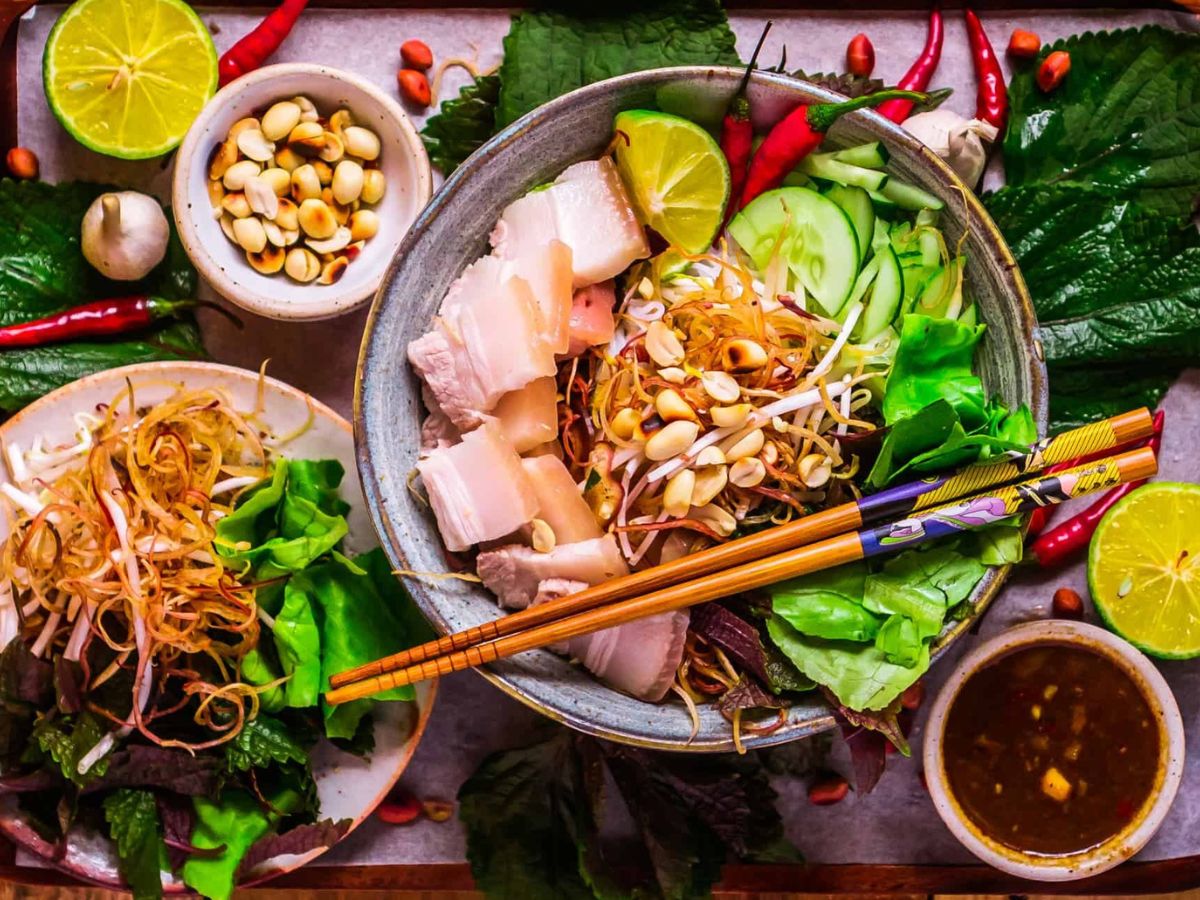 Bún mắm nêm thịt luộc là lựa chọn ăn ngon, rẻ được thực khách ưa chuộng Bún mắm nêm thịt luộc là lựa chọn ăn ngon, rẻ được thực khách ưa chuộng