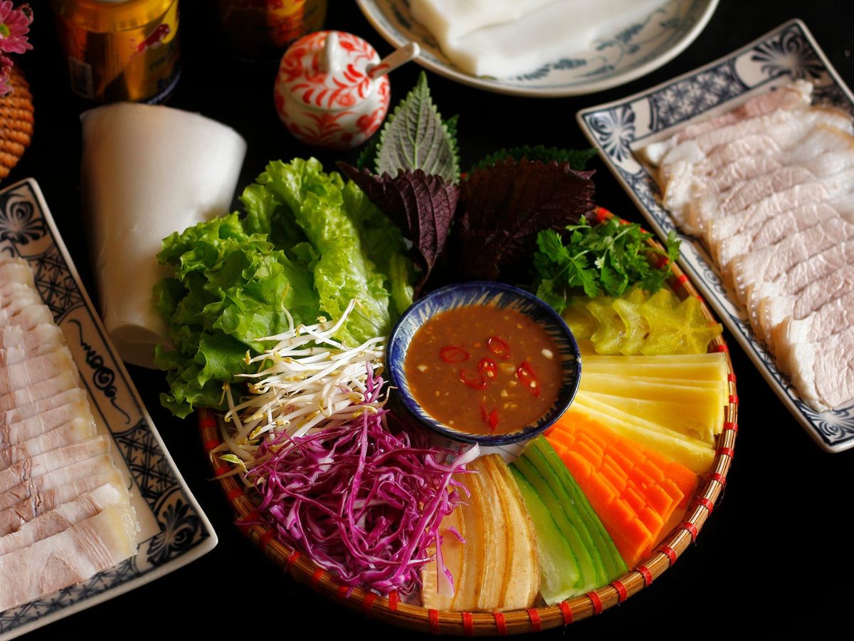 Mắm nêm chấm bánh tráng cuốn thịt heo được pha chế với sự khéo léo và kỹ lưỡng Mắm nêm chấm bánh tráng cuốn thịt heo được pha chế với sự khéo léo và kỹ lưỡng