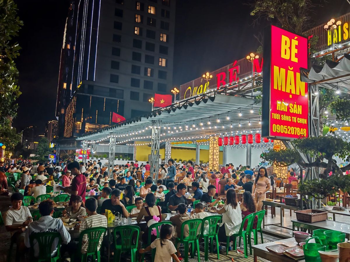 Hải sản Bé Mặn Đà Nẵng sở hữu không gian rộng thoáng với sức chứa lớn Hải sản Bé Mặn Đà Nẵng sở hữu không gian rộng thoáng với sức chứa lớn