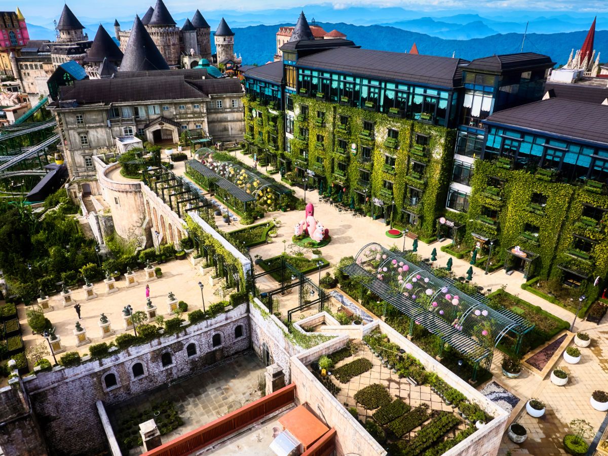 Sun World Ba Na Hills là địa điểm tham quan nổi bật trên hành trình du lịch Đà Nẵng Sun World Ba Na Hills là địa điểm tham quan nổi bật trên hành trình du lịch Đà Nẵng