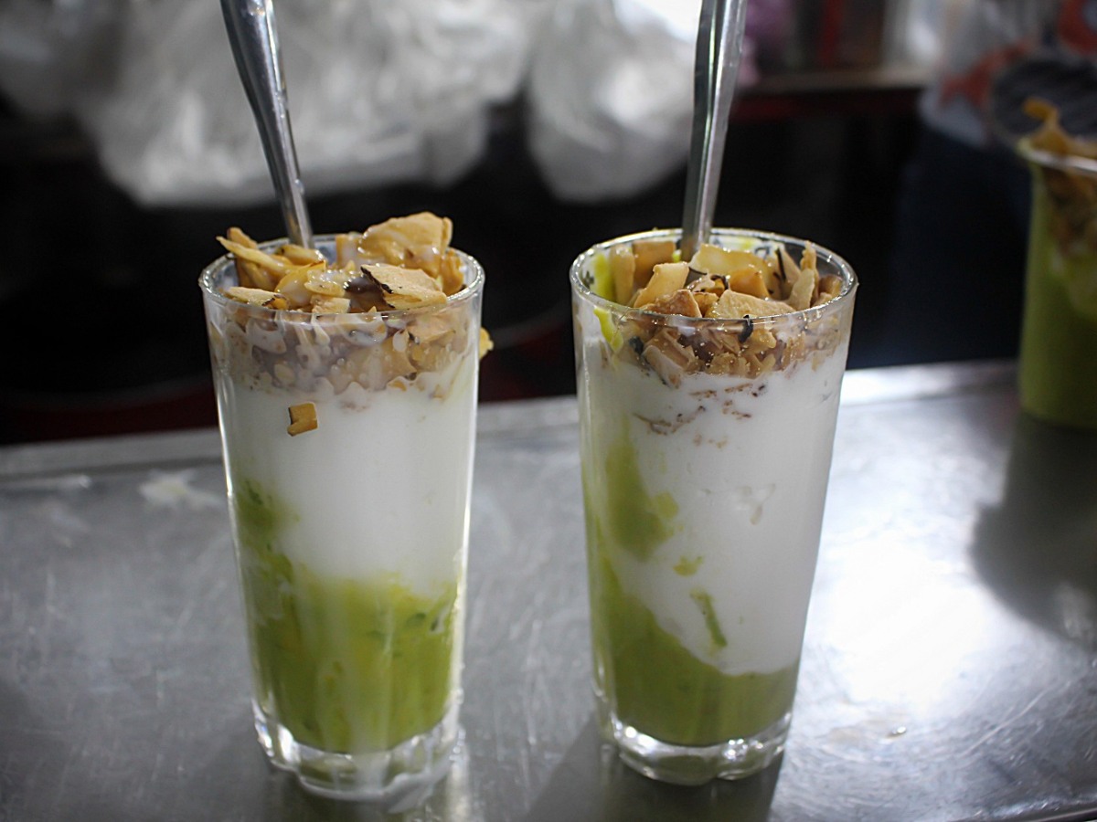 Ly kem bơ sánh mịn kết hợp cùng kem béo thơm ngon Ly kem bơ sánh mịn kết hợp cùng kem béo thơm ngon