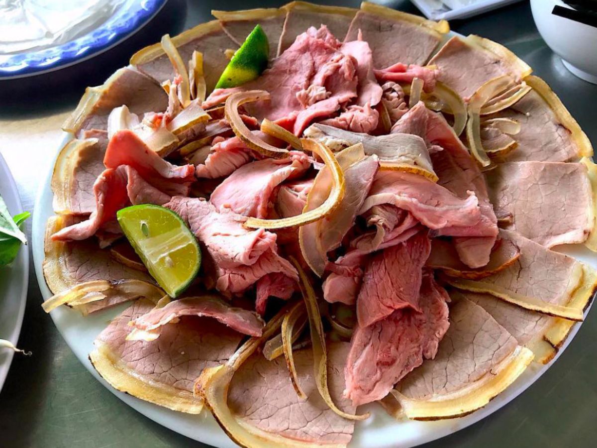 Món bê thui Cầu Mống ở Đà Nẵng ngày càng được phục vụ ở nhiều nơi trên cả nước Món bê thui Cầu Mống ở Đà Nẵng ngày càng được phục vụ ở nhiều nơi trên cả nước