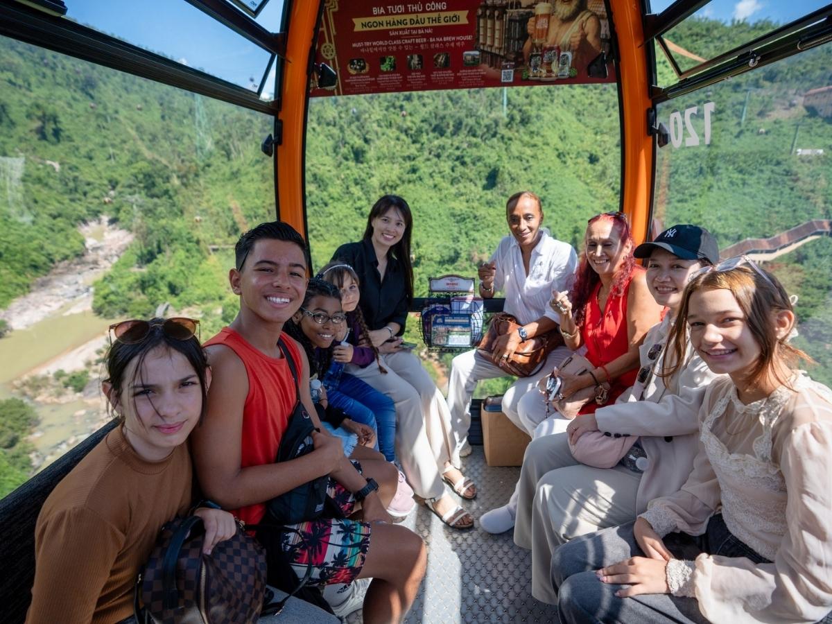 Di chuyển đến Sun World Ba Na Hills bằng xe bus, taxi hoặc tour trọn gói khởi hành buổi sáng Di chuyển đến Sun World Ba Na Hills bằng xe bus, taxi hoặc tour trọn gói khởi hành buổi sáng