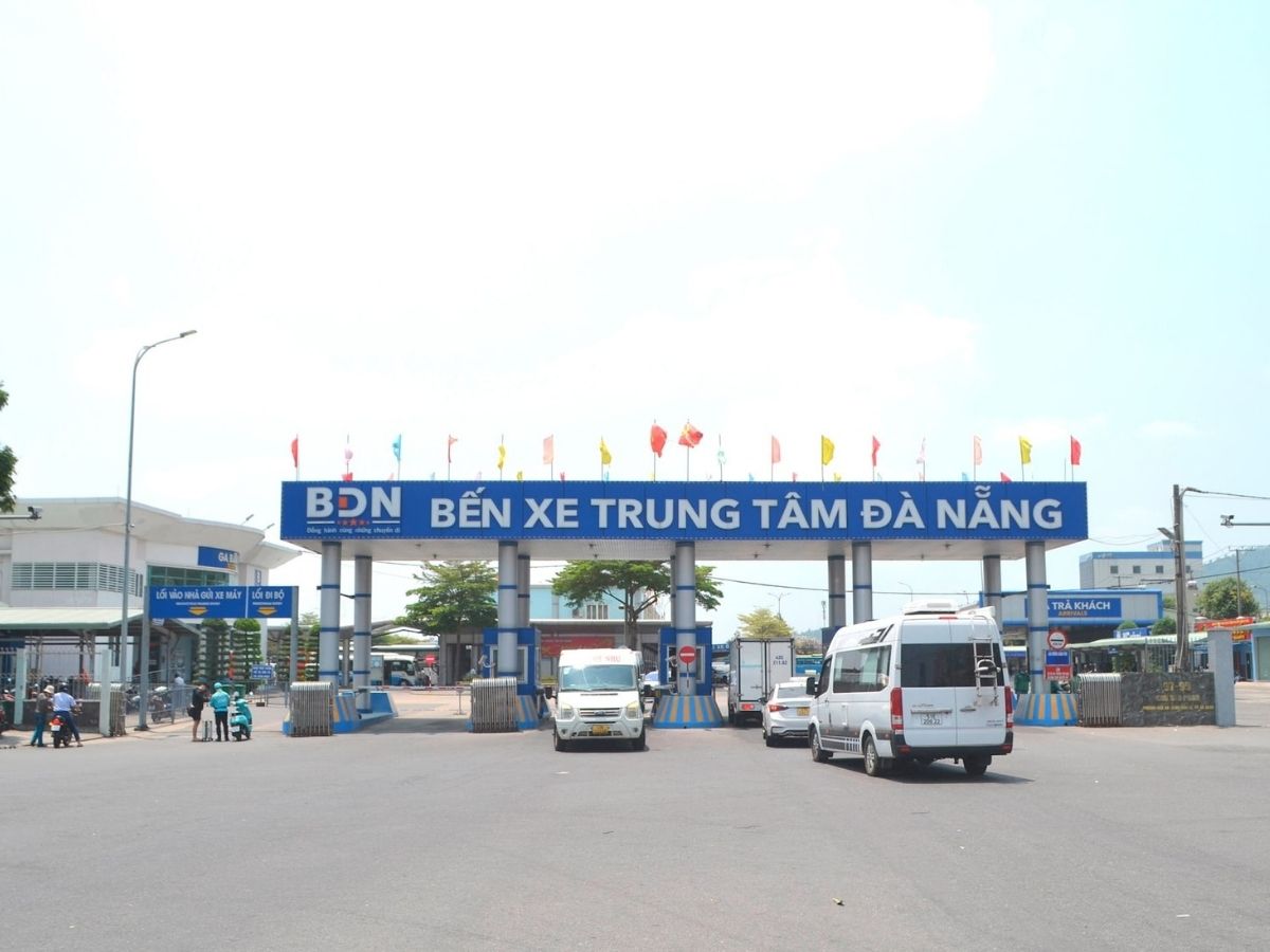 Tại cổng bến xe có làn dừng riêng dành cho taxi và các phương tiện đặt qua ứng dụng