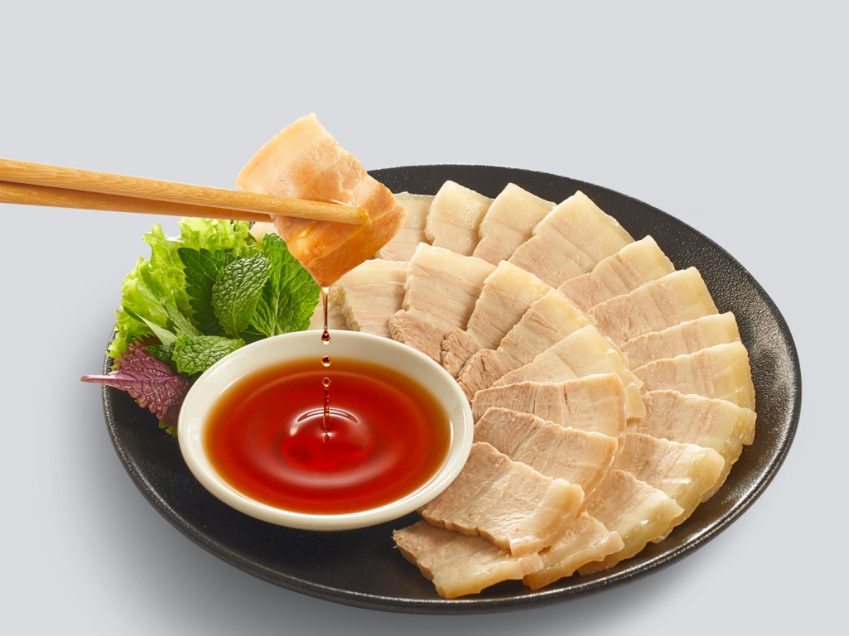 Thịt luộc ăn cùng nước mắm Nam Ô thơm ngon Thịt luộc ăn cùng nước mắm Nam Ô thơm ngon