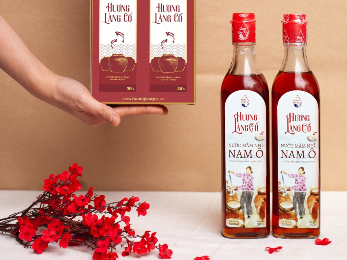 Nước mắm Nam Ô được đóng chai thủy tinh sang trọng Nước mắm Nam Ô được đóng chai thủy tinh sang trọng