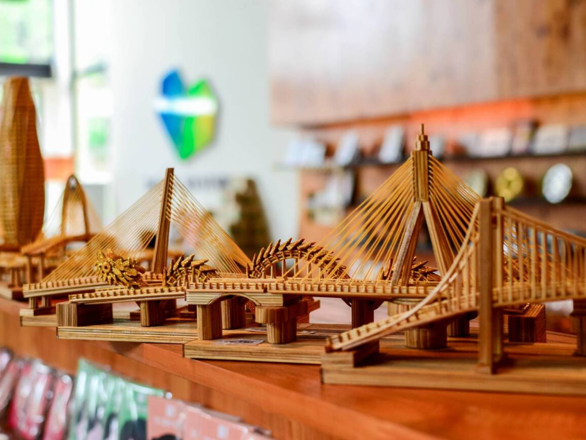 Đồ lưu niệm mô phỏng biểu tượng nổi bật tại Đà Nẵng