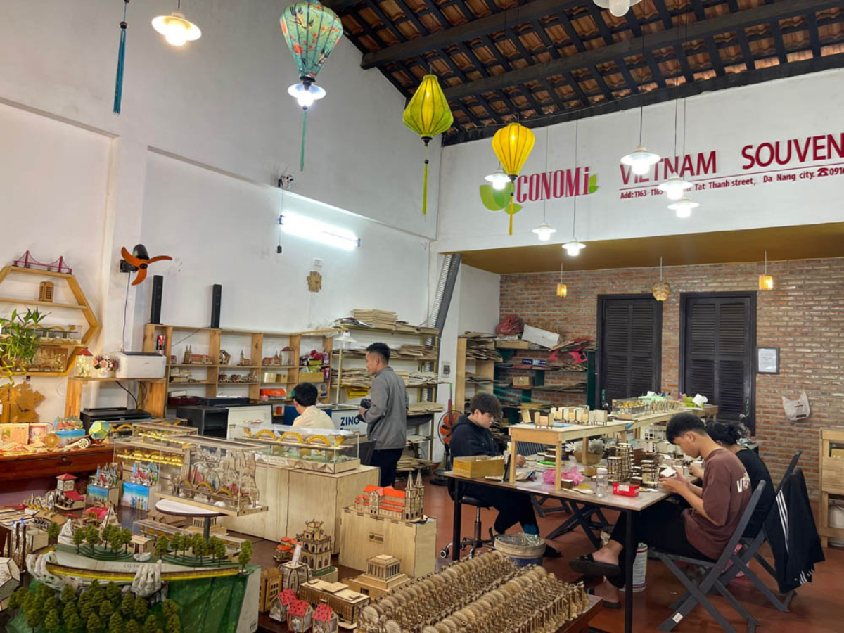 Quầy lưu niệm tại Conomi Đà Nẵng