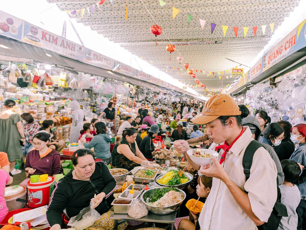 Chợ Cồn bán buôn đa dạng các loại sản phẩm thu hút khách mỗi ngày