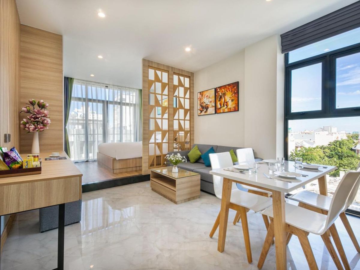 Sun River Hotel sở hữu phòng ngủ tiện nghi, không gian thoáng đãng