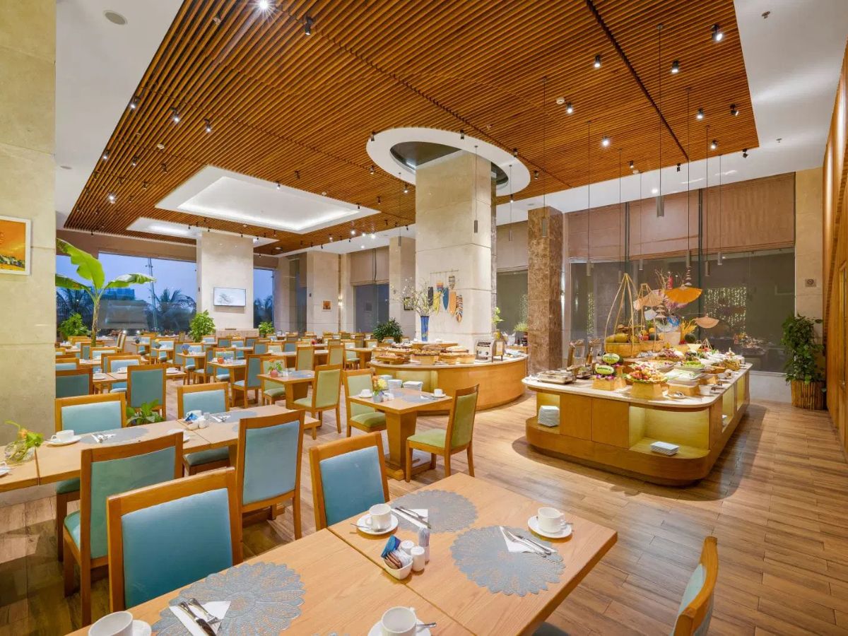Nhà hàng tại Diamond Sea Hotel có không gian hiện đại, ấm cúng Nhà hàng tại Diamond Sea Hotel có không gian hiện đại, ấm cúng
