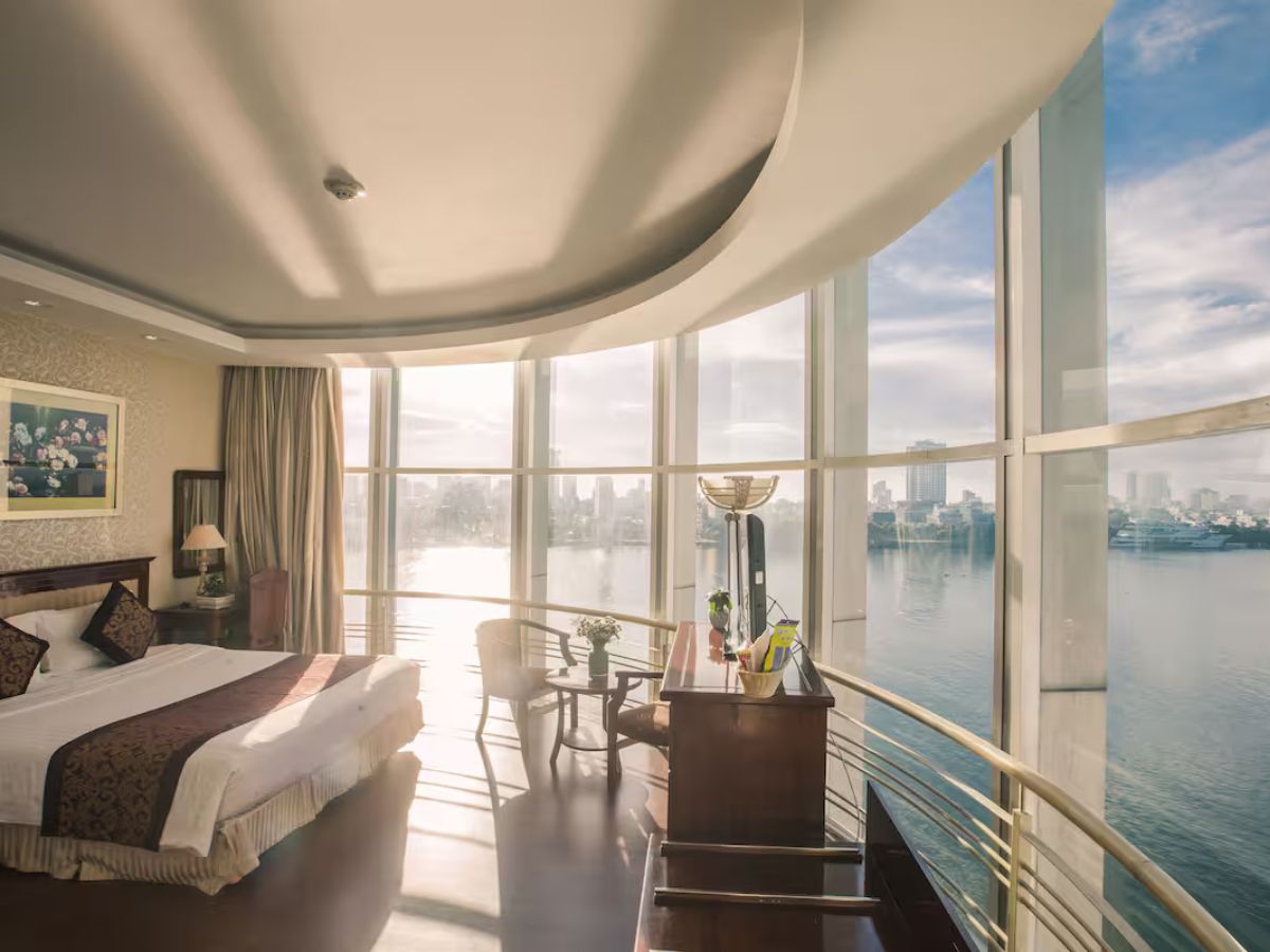 Sun River Hotel sở hữu tầm nhìn trực diện ra cầu Cầu Rồng