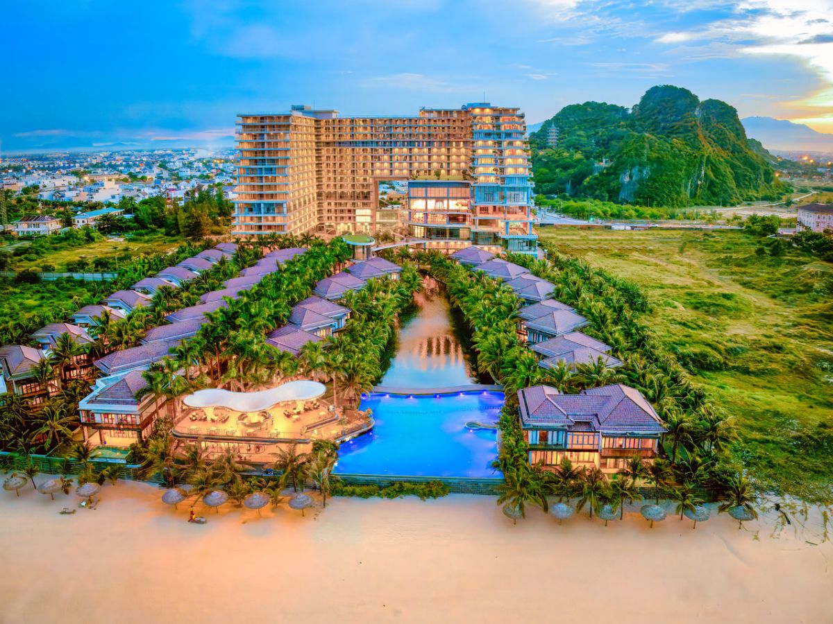 KOI Resort & Residence là khách sạn view biển Mỹ Khê có thiết kế hài hòa cùng thiên nhiên