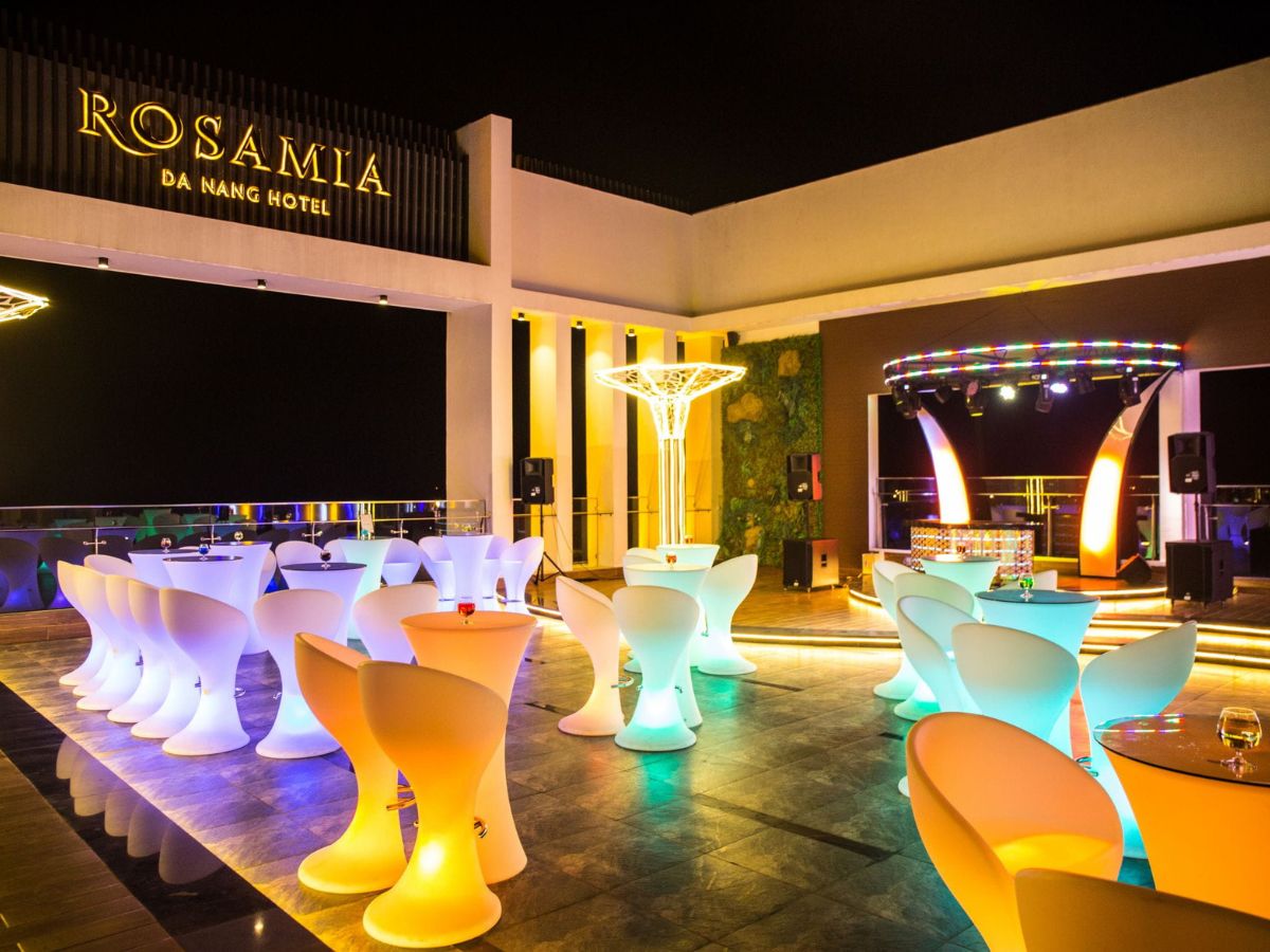 Rosamia Hotel Đà Nẵng với rooftop bar trên tầng thượng