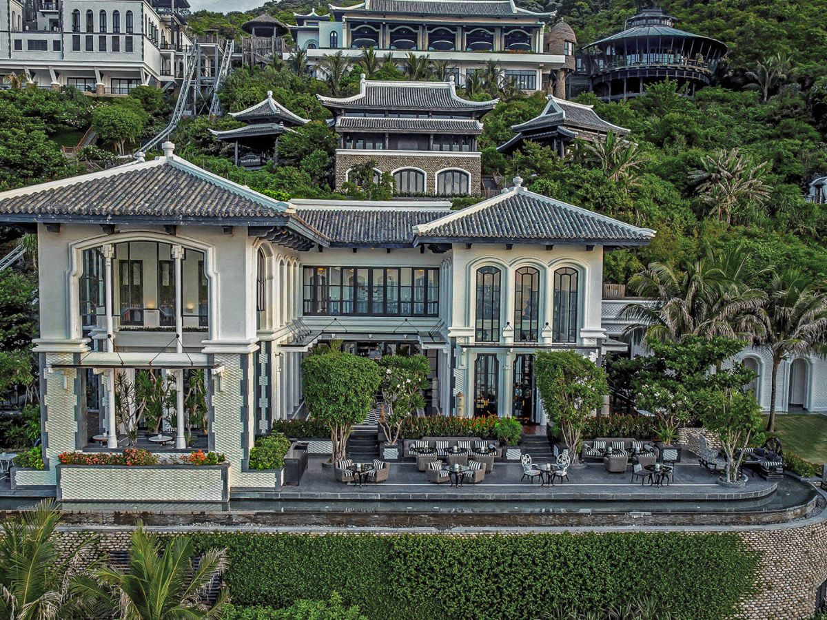 Chọn khách sạn phù hợp để lưu trú trong hành trình 4 ngày 3 đêm.