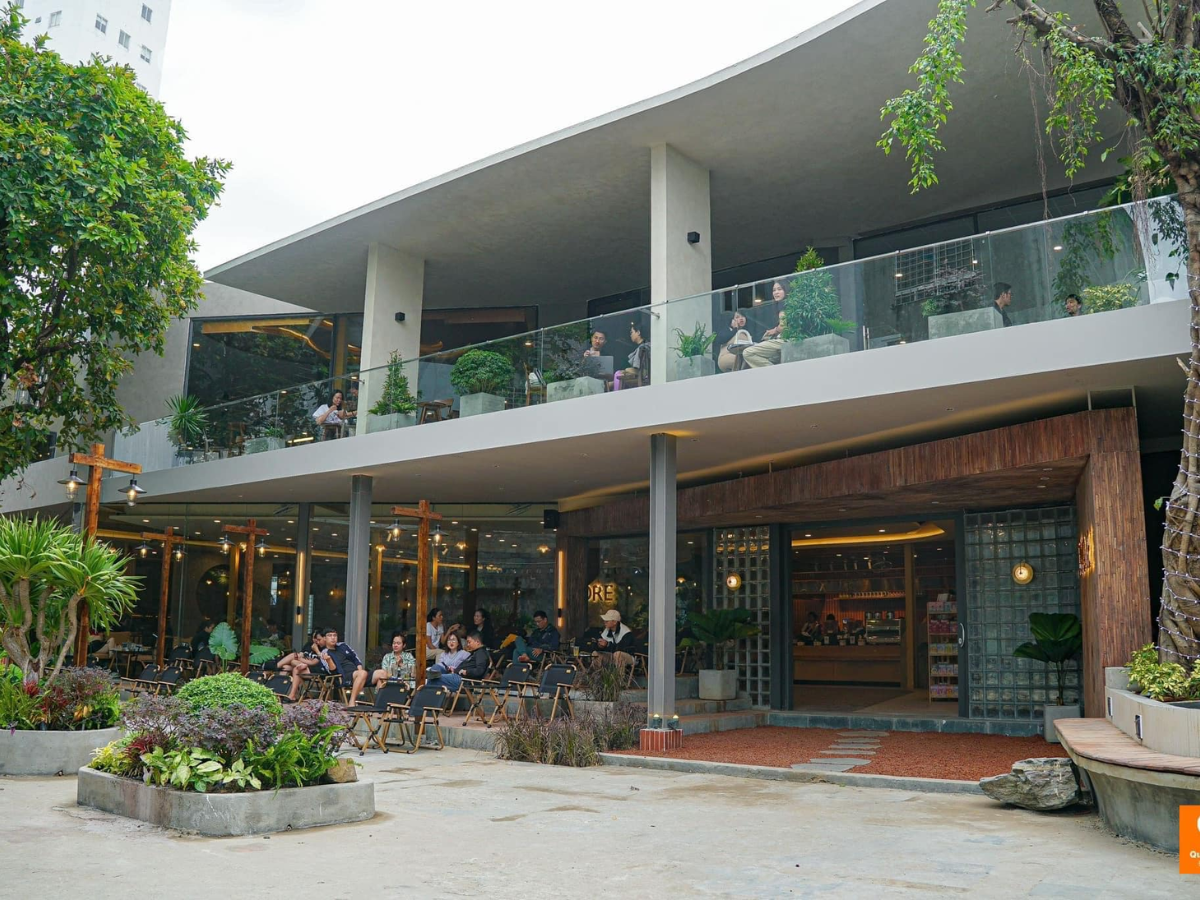 Không gian 2 tầng rộng rãi tại quán cà phê Đà Nẵng