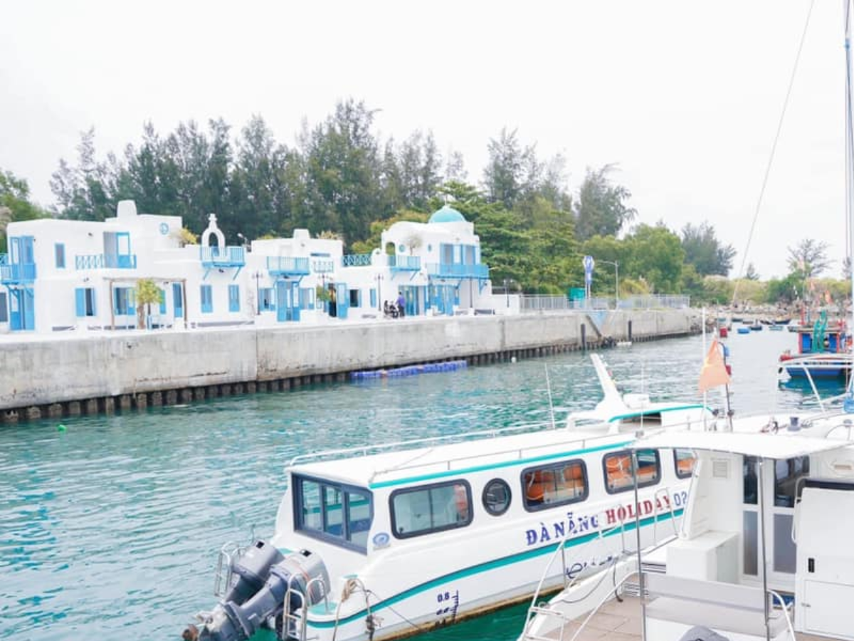 Sơn Trà Marina sở hữu không gian cafe hướng biển mang phong cách khu nghỉ dưỡng