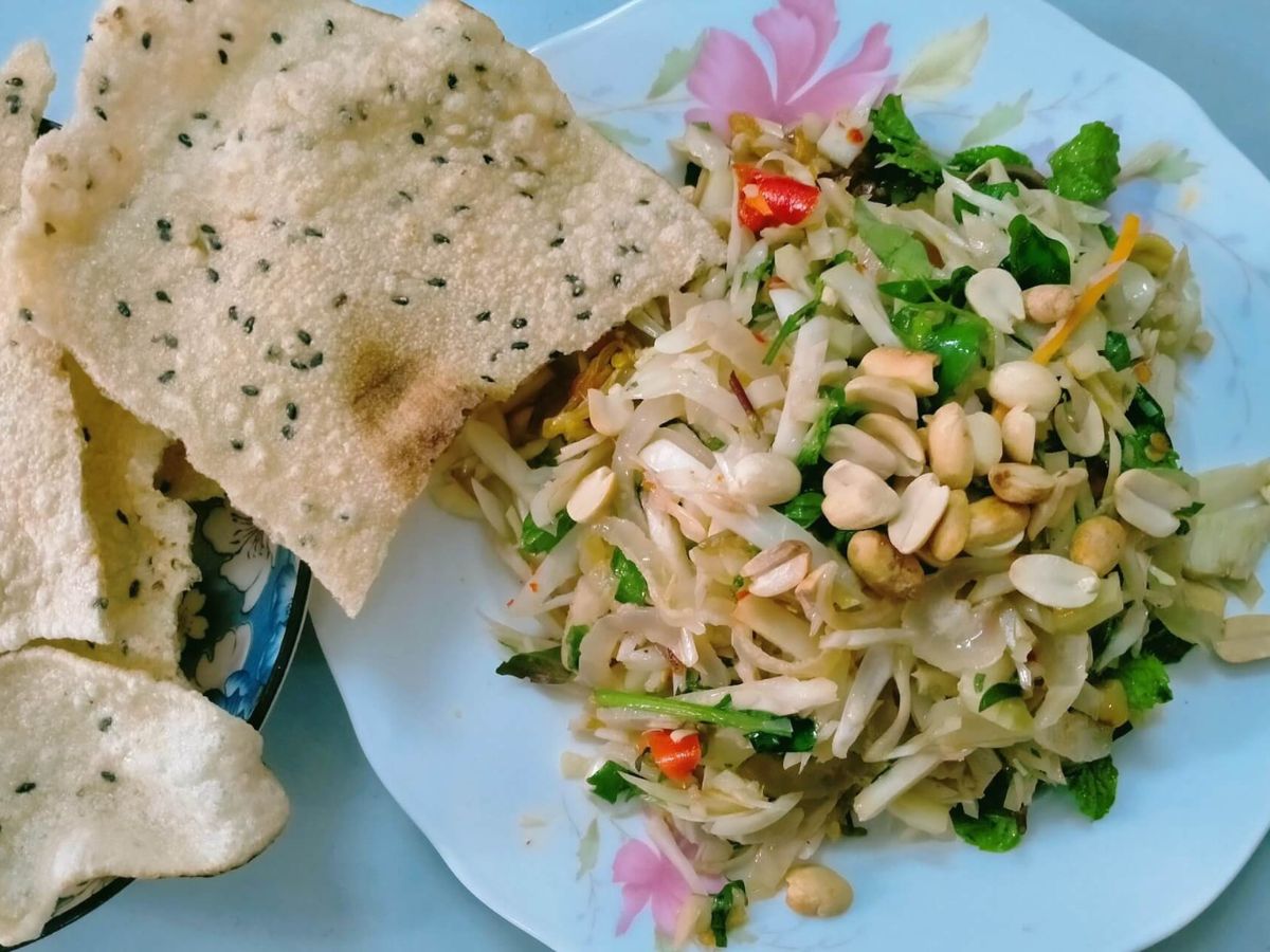 Thực khách nên ăn mít trộn Đà Nẵng cùng bánh tráng nướng để cảm nhận được vị ngon trọn vẹn Thực khách nên ăn mít trộn Đà Nẵng cùng bánh tráng nướng để cảm nhận được vị ngon trọn vẹn