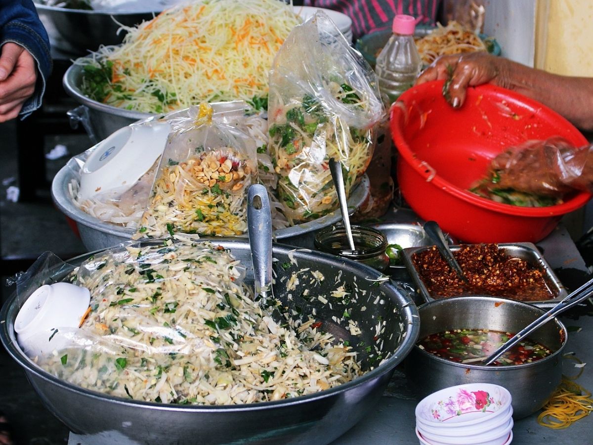 Mít trộn Bà Già là một trong những địa điểm nổi tiếng được nhiều thực khách ghé đến thưởng thức Mít trộn Bà Già là một trong những địa điểm nổi tiếng được nhiều thực khách ghé đến thưởng thức