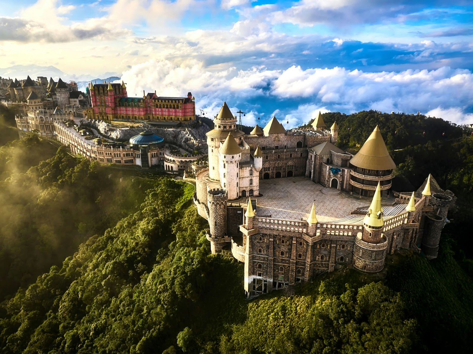 Những thành phố biển như Đà Nẵng và Phú Quốc luôn nằm trong top địa điểm “tránh rét” của khách Ấn