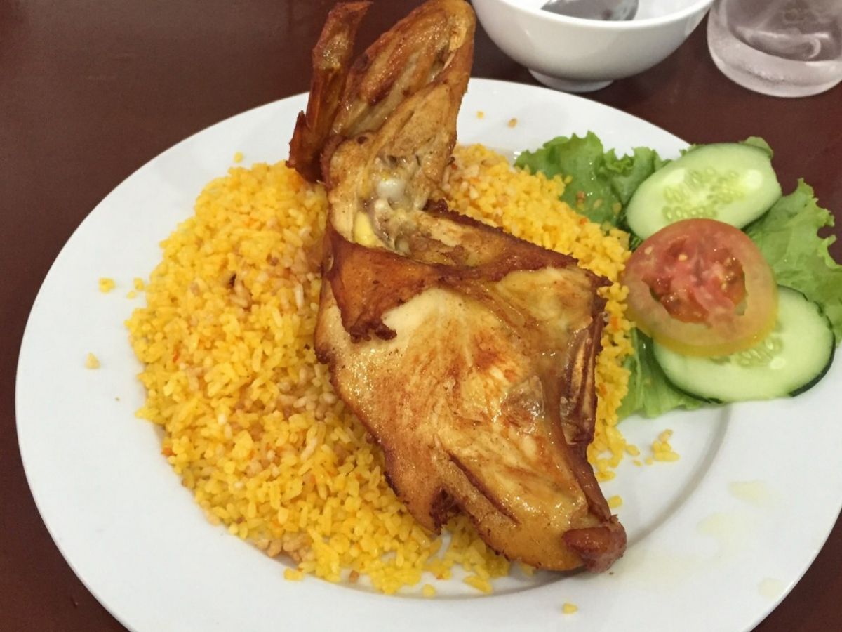 Cơm gà Gia Vĩnh là một trong những quán cơm gà Đà Nẵng nên thử