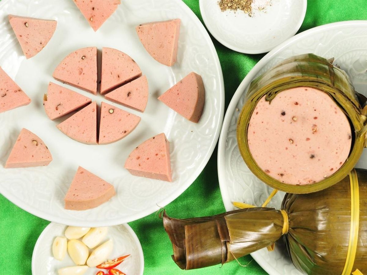 Chả bò Đà Nẵng tại đây giữ trọn sắc màu tự nhiên, vị thơm ngon và đảm bảo độ tươi lâu