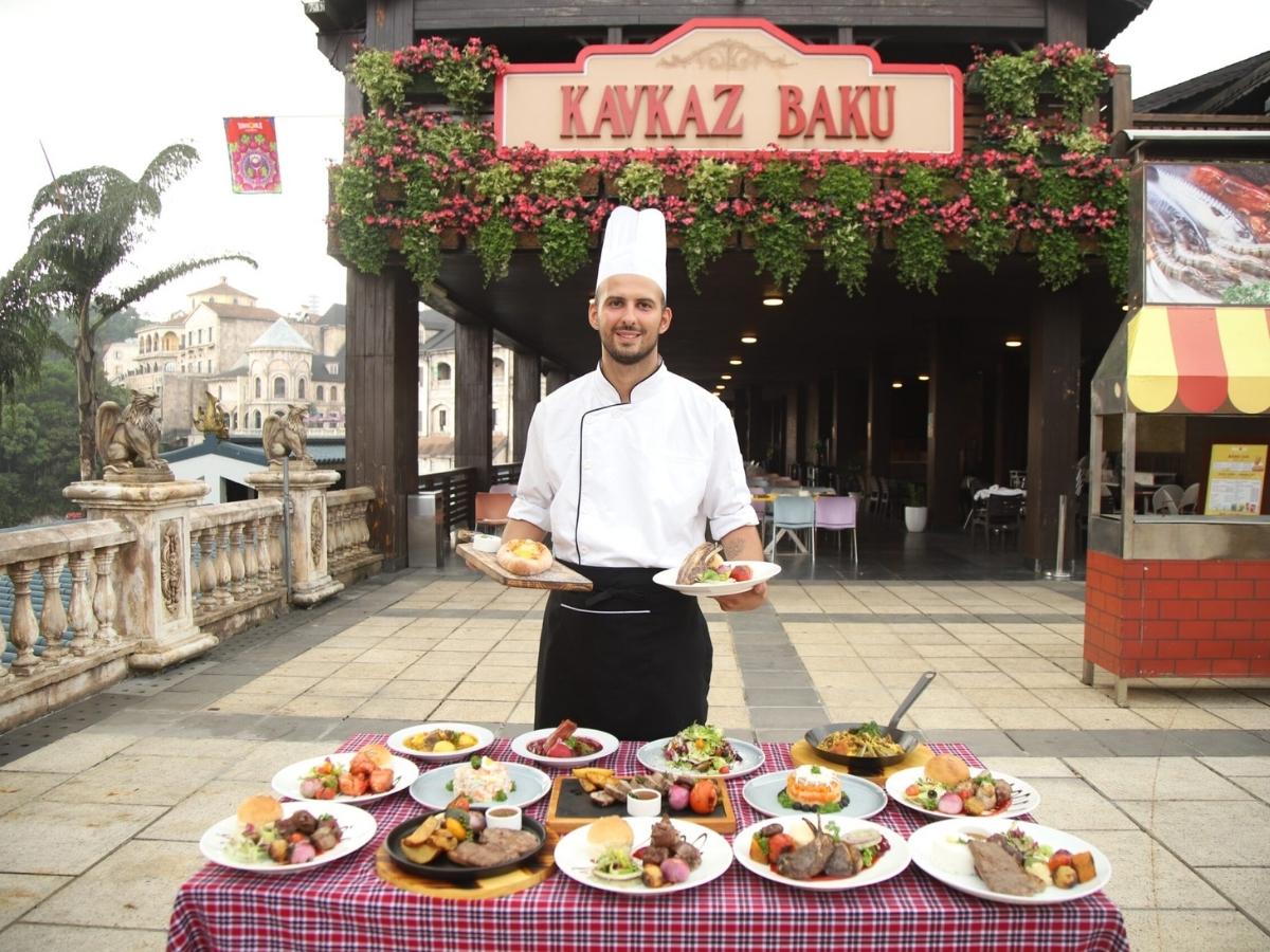 Bữa trưa tại nhà hàng Morin với không gian sang trọng hoặc Beer Plaza với thực đơn đa dạng từ món Âu tới món Á