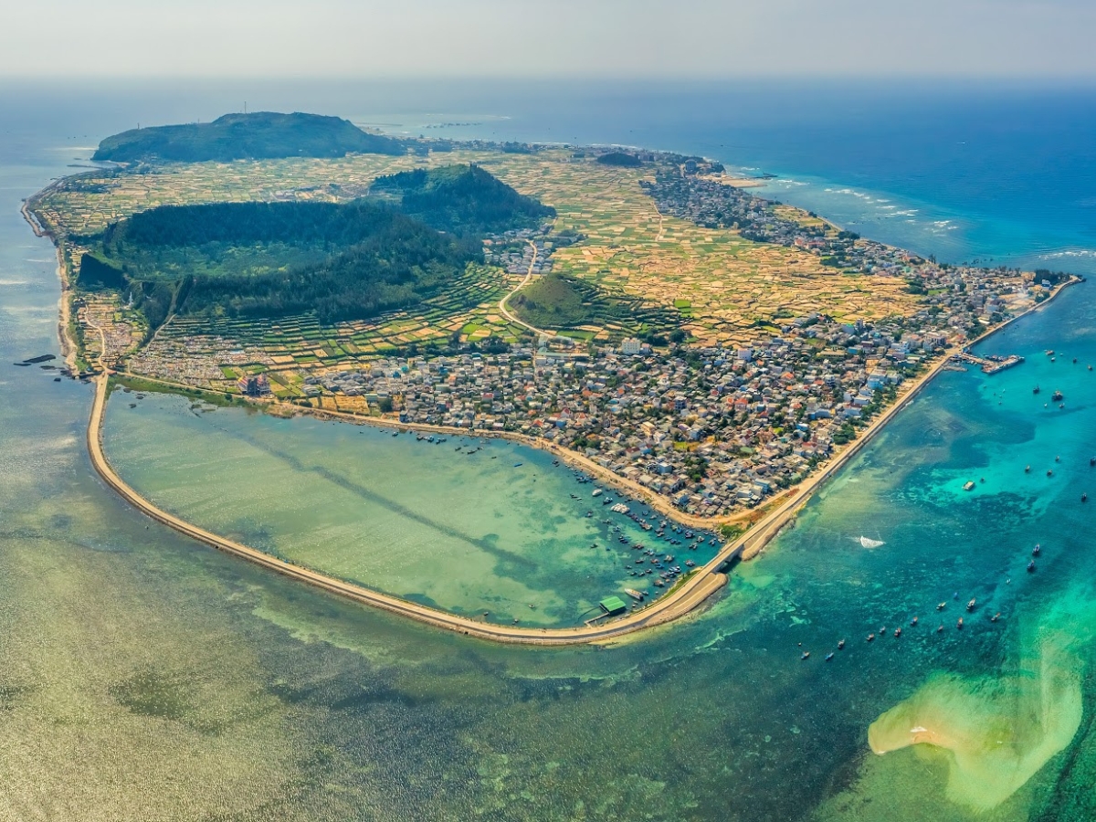 Ngắm nhìn toàn cảnh đảo Lý Sơn từ trên cao