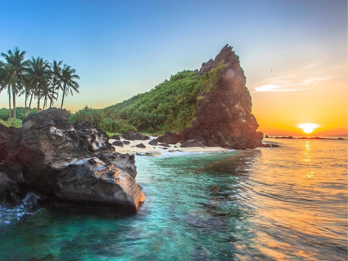 Hoàng hôn buông xuống trên đảo Lý Sơn 