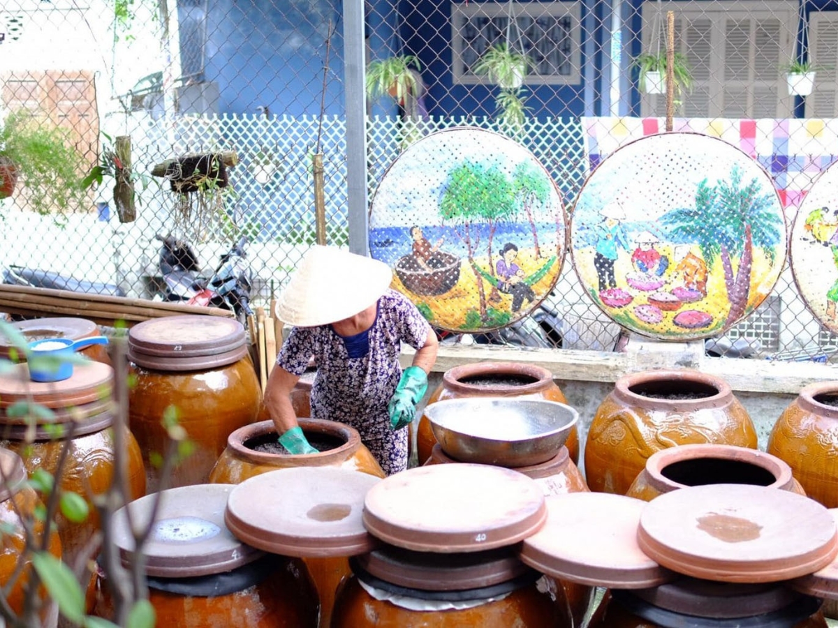 Làng nghề mắm cổ trên Rạn Nam Ô Làng nghề mắm cổ trên Rạn Nam Ô