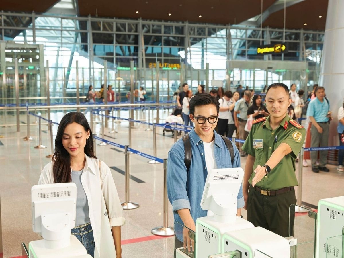 Di chuyển bằng máy bay là phương án tối ưu cho hành trình du lịch Đà Nẵng tết âm lịch từ Hà Nội và TP.HCM