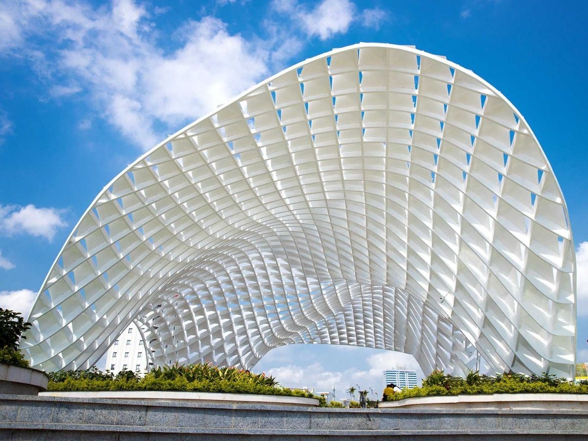 Công viên APEC Đà Nẵng tọa lạc bên bờ sông Hàn thơ mộng, là một công trình kiến trúc – nghệ thuật mang tầm quốc tế.