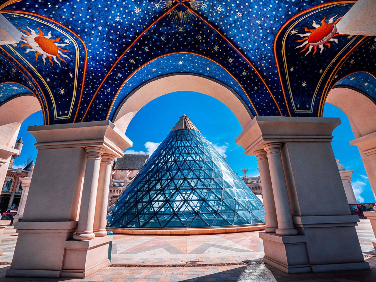 Góc checkin cực đẹp bên trong quảng trường