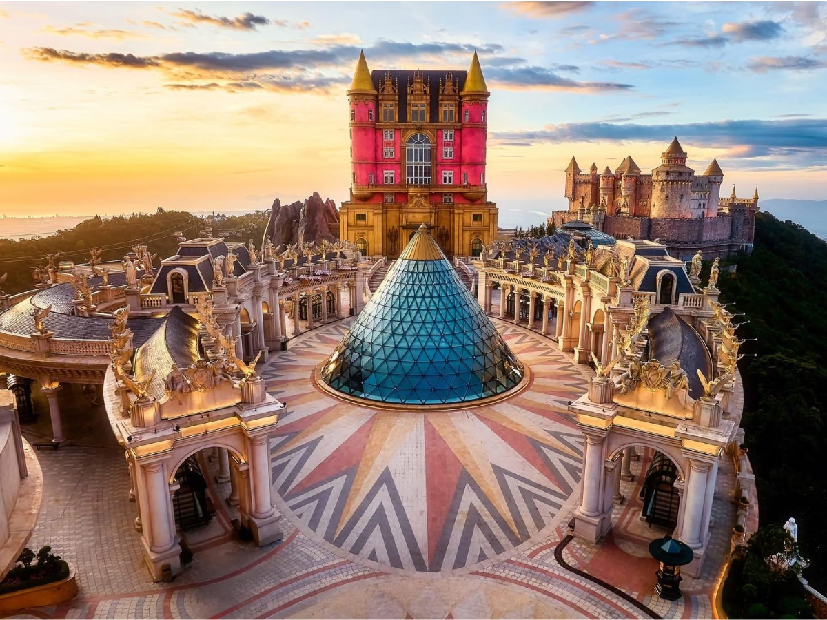 Ngắm hoàng hôm từ quảng trường Nhật Thực