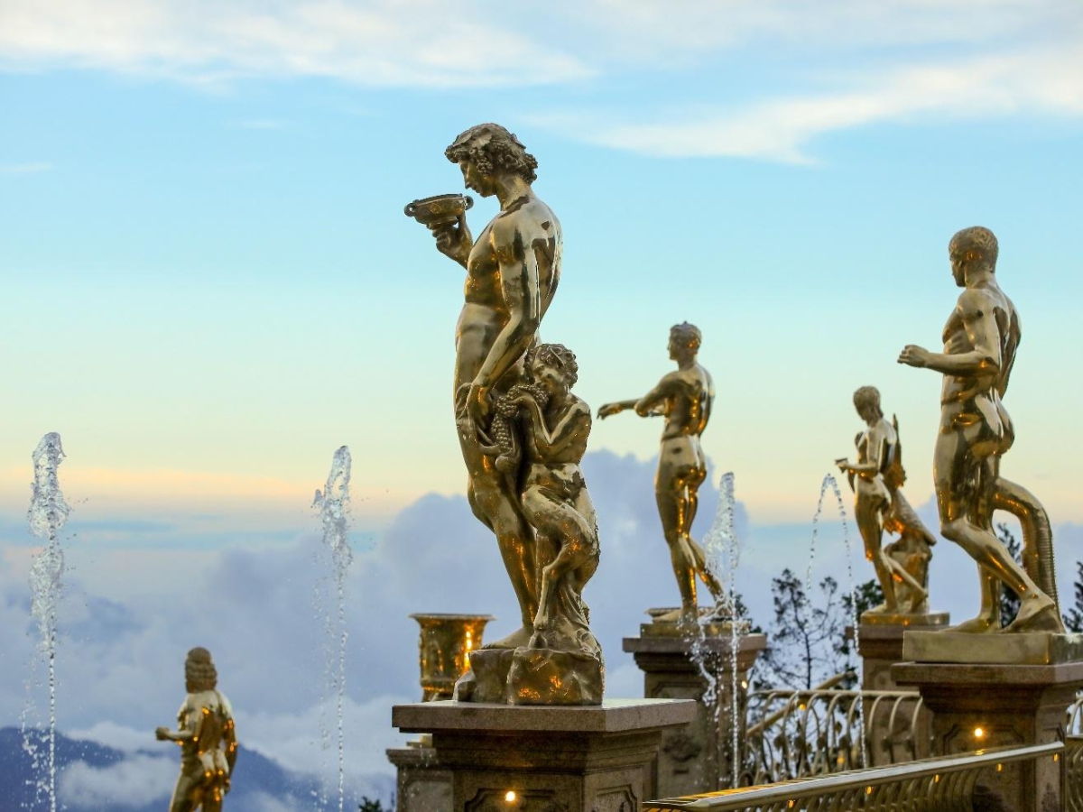 Góc checkin triệu view khi tham quan thác thần Mặt trời