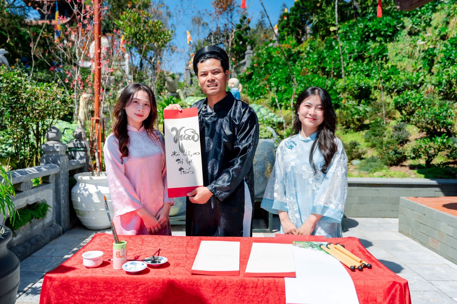 Một triệu bông tulip khoe sắc, “nhuộm” cả đỉnh núi Chúa trong mùa Tết Bính Ngọ 2026